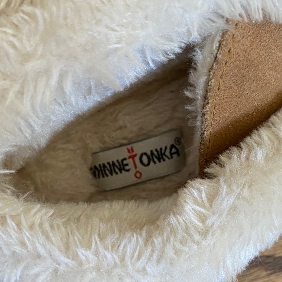 Kids Minnetonka Charley slippers, color cinnamon, size 1. Excellent condition - Picture 8 of 11